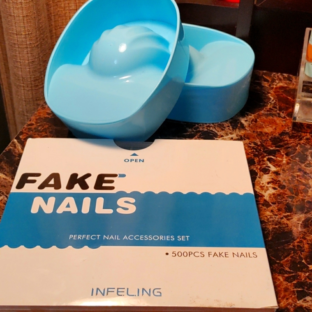 Set of nail soaking bowls & coffin nail tips